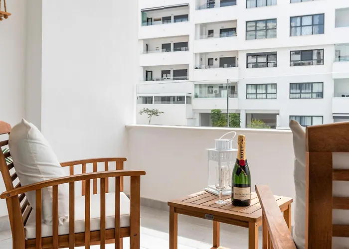 Elegant Near The & Old Town Apartamento *