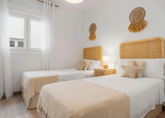 Elegant Near The & Old Town