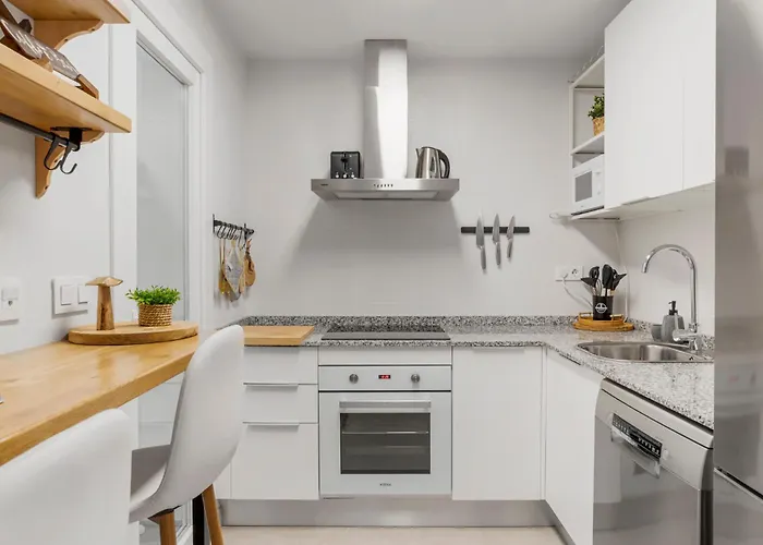 Elegant Near The & Old Town *