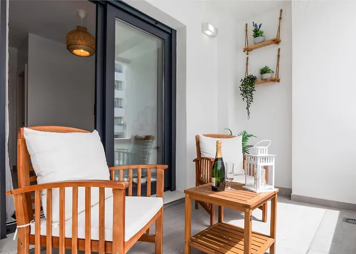 Elegant Near The & Old Town Apartamento