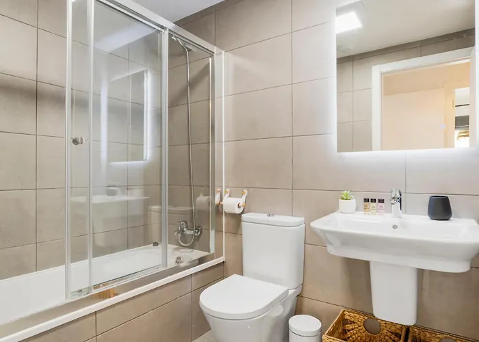 Elegant Near The & Old Town Apartamento