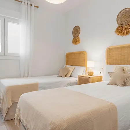 Elegant Near The & Old Town